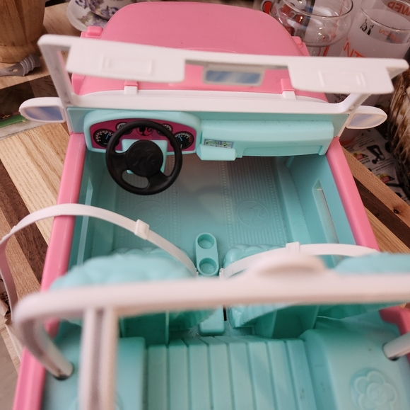 Barbie Pink Jeep Beach Cruiser 2012 - Picture 3 of 5